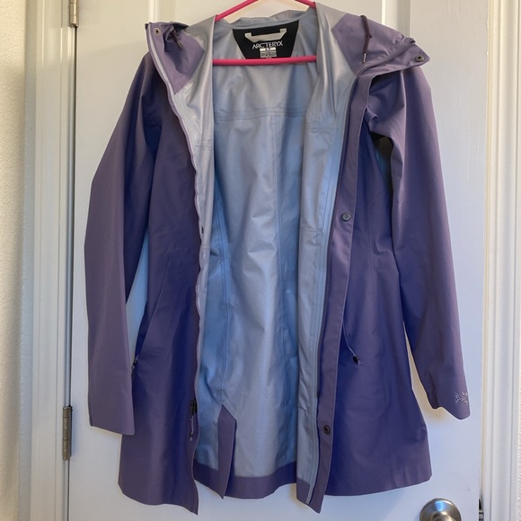 Arcteryx rain jacket in lavender color. Women’s Small. - Picture 4 of 4